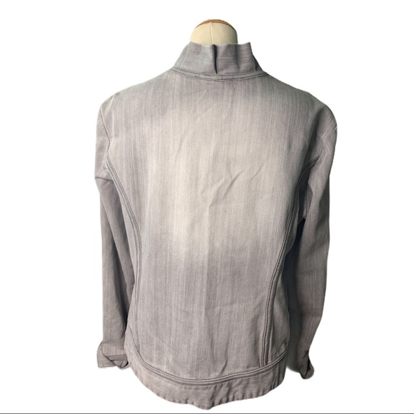 🤑 Chico's Platinum Ruffle Gray Jacket - Picture 3 of 3